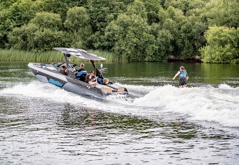 Isabella Williams at the 2022 Malibu Boats UK Wakesurf Nationals - Photo Mantis Pro Media